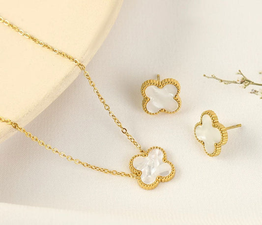 Provins Stud Earrings