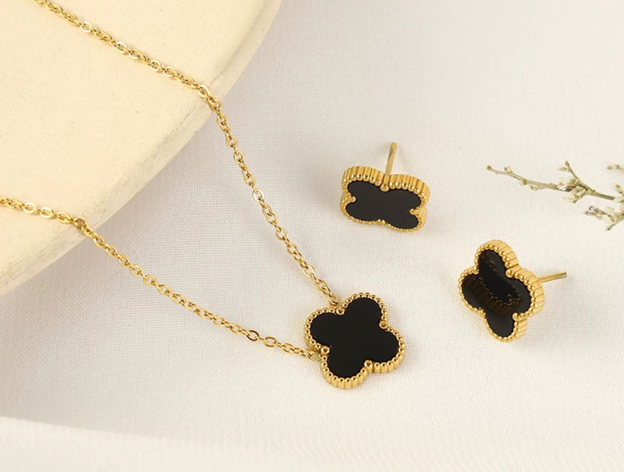 Provins Stud Earrings